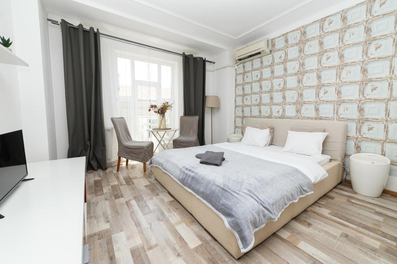 Color Apartments Street Blanari 12 Bucharest Luaran gambar
