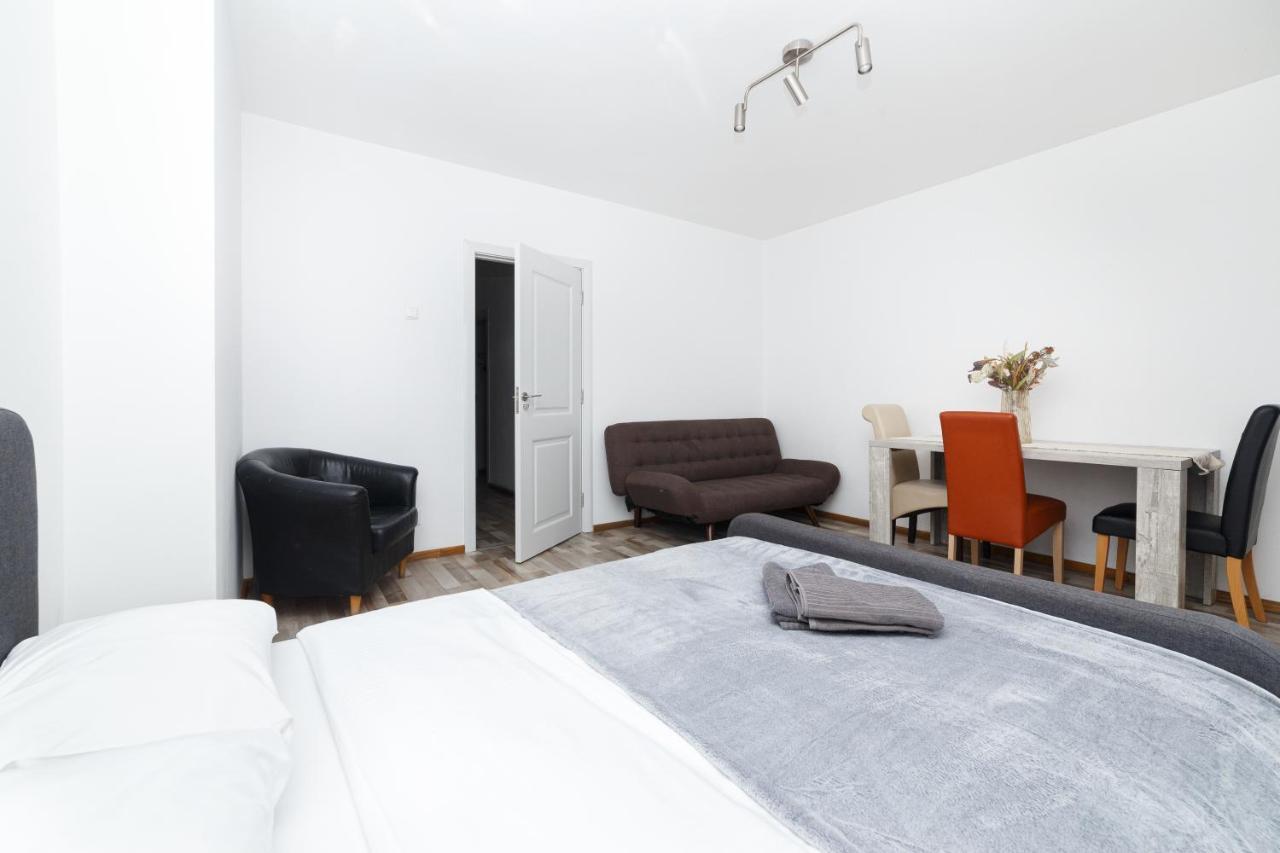 Color Apartments Street Blanari 12 Bucharest Luaran gambar