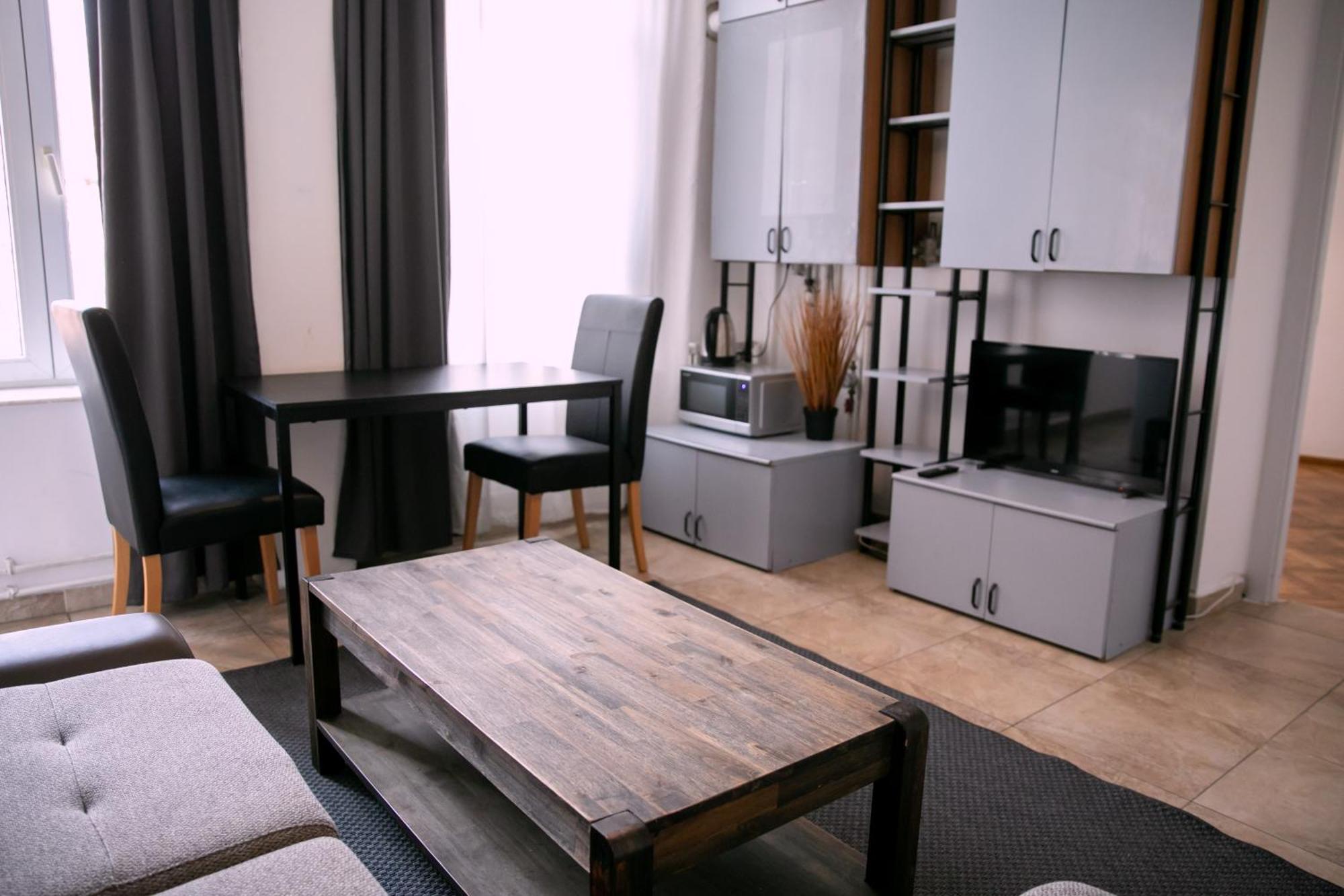 Color Apartments Street Blanari 12 Bucharest Luaran gambar