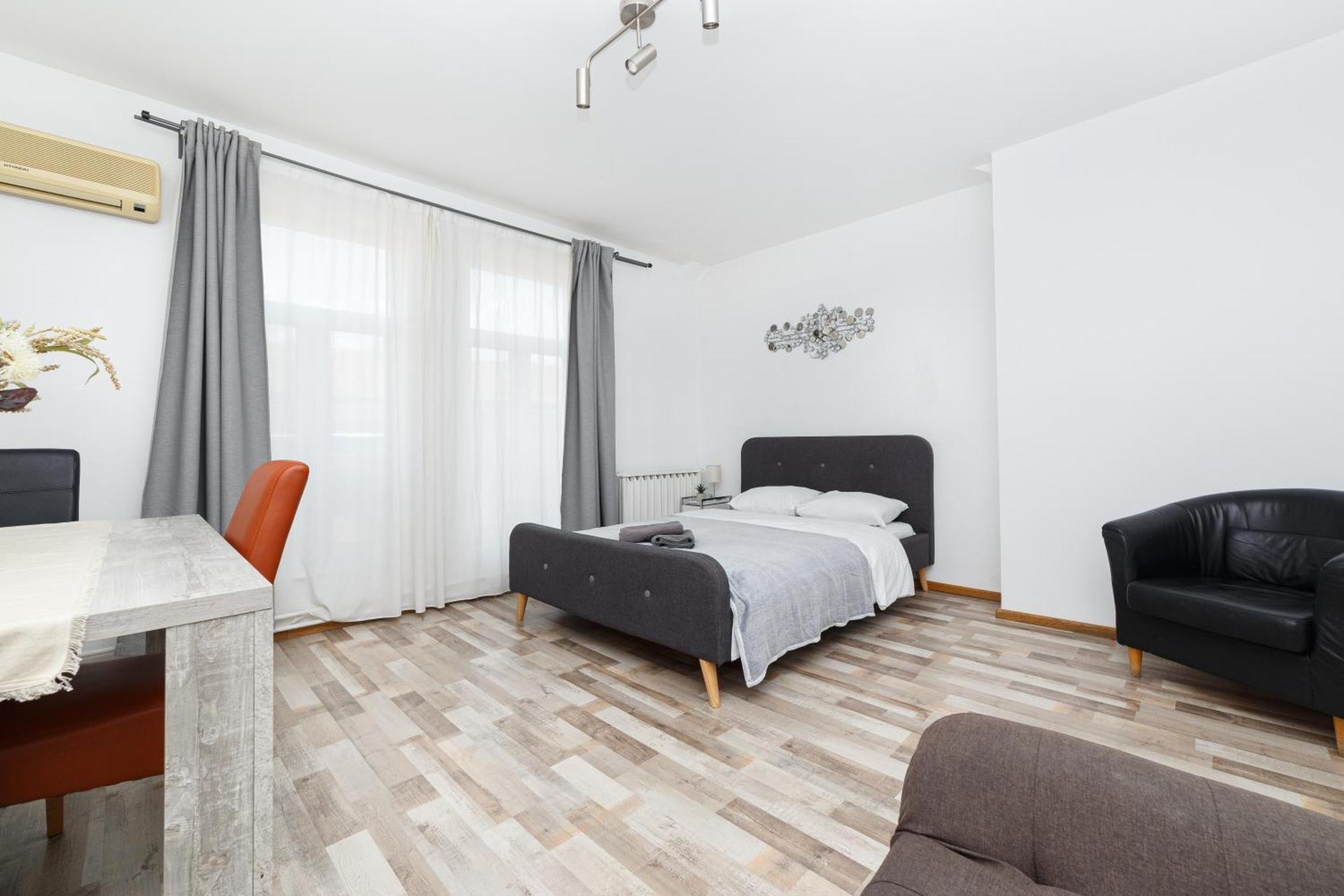 Color Apartments Street Blanari 12 Bucharest Luaran gambar
