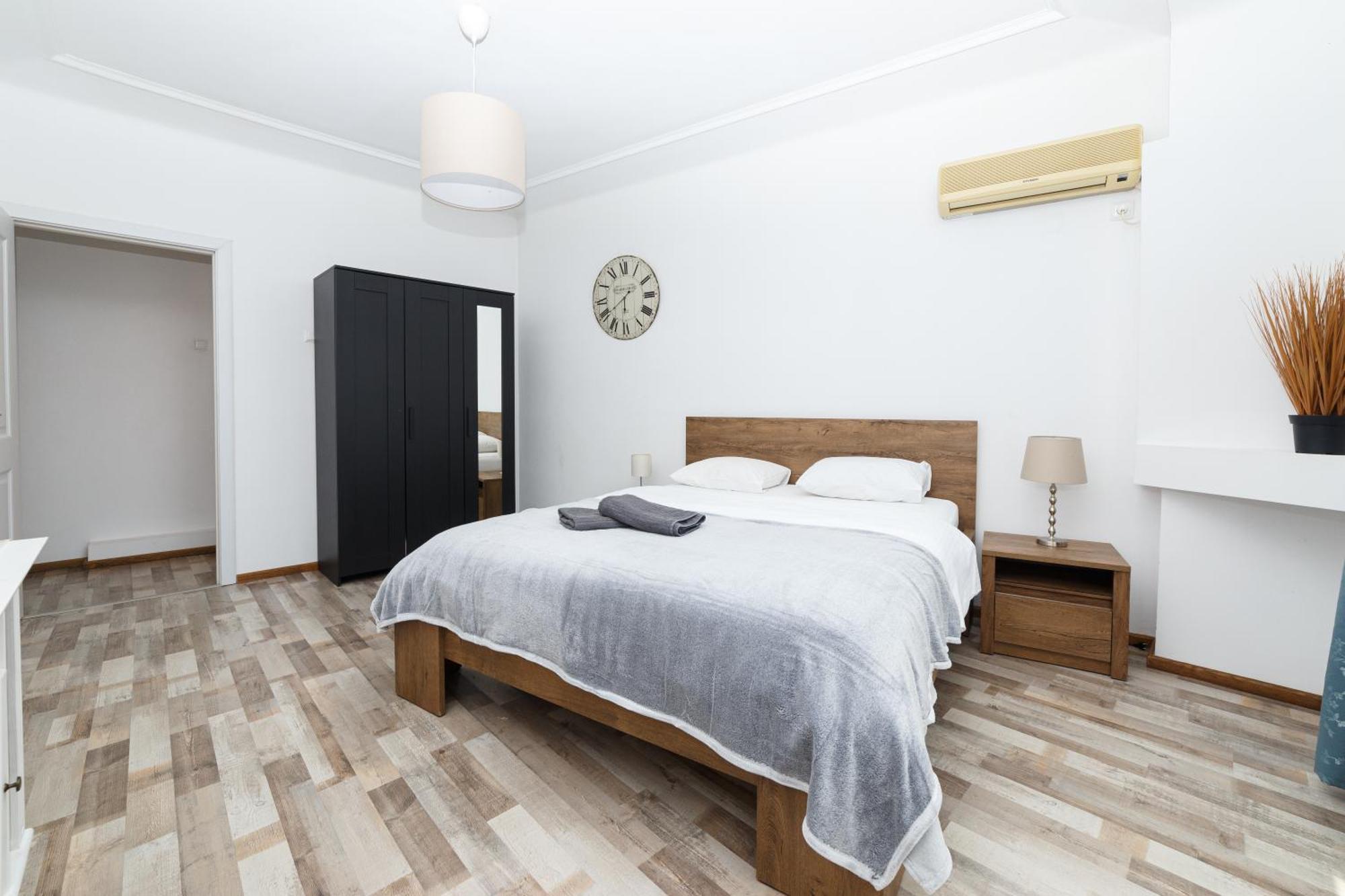 Color Apartments Street Blanari 12 Bucharest Luaran gambar