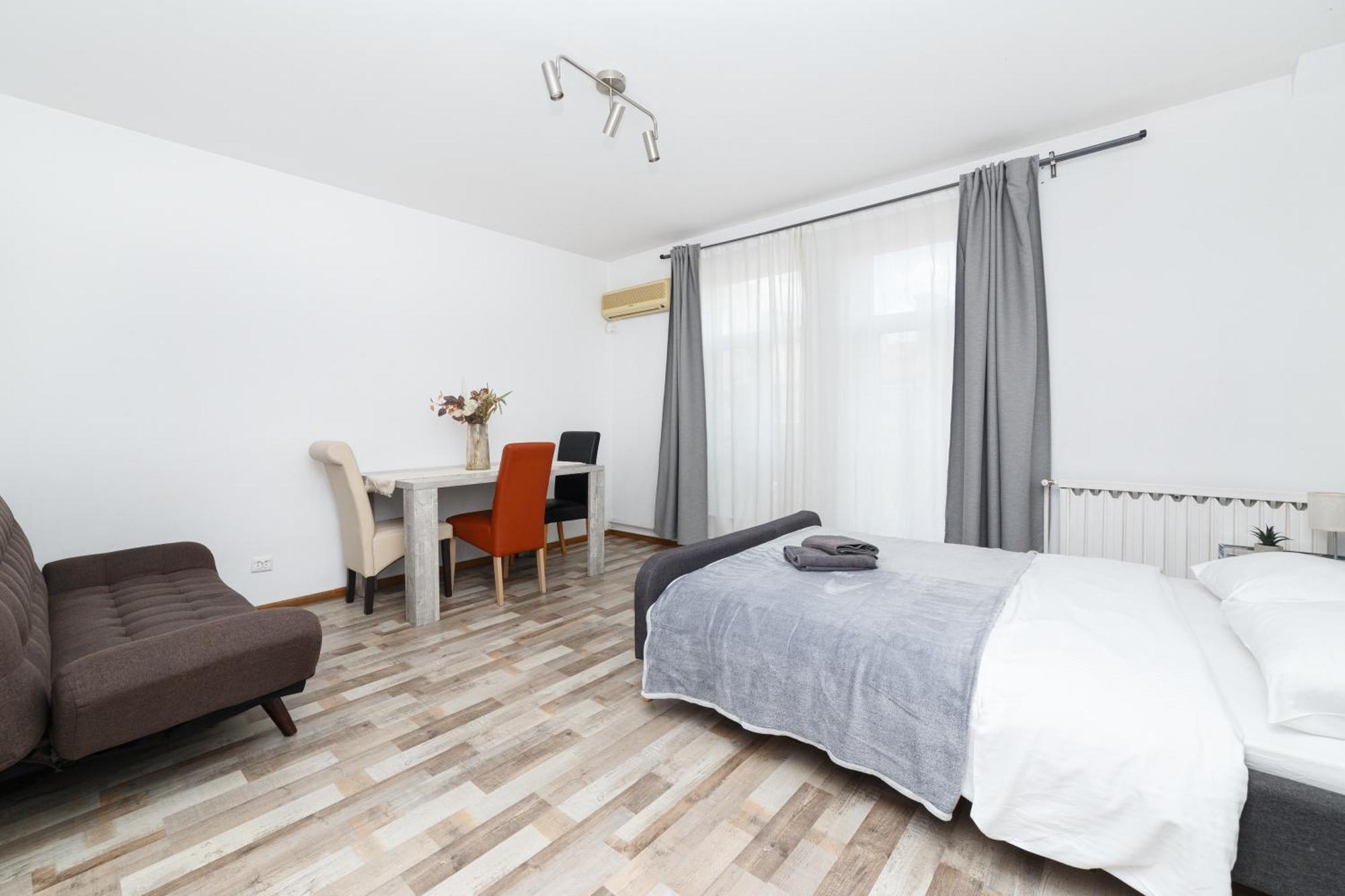 Color Apartments Street Blanari 12 Bucharest Luaran gambar